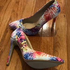 NWOT~Liliana~Cute Heels~~💙🧡